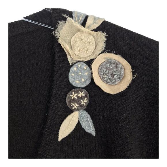 Brunello Cucinelli 100% Cashmere V-Neck Sweater Floral Applique Rare - Picture 7 of 7